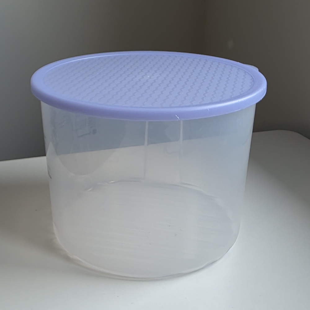 Tupperware FridgeSmart Lettuce Container - Picture 2 of 10